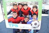 Con campeonato de fútbol calle e inauguración de sede vecinal TPS Valparaíso refuerza su programa de ayuda social.