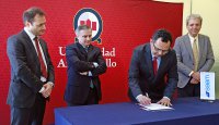 SAAM y la Universidad Andrés Bello firmaron un convenio de cooperación que potenciará uso de simuladores de navegación.