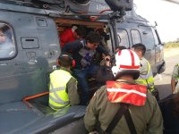 Helicóptero de la Armada evacuó a personas que se encontraban aisladas producto de los aluviones