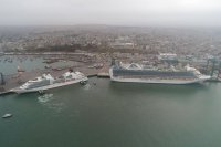 Armada realizó operativo ante la llegada simultánea de los dos cruceros más grandes de la temporada