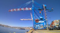 En un gigantesco operativo TPS instaló dos nuevas grúas pórtico de muelle, Ship to Shore, las más grandes de Chile.