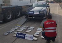 Aduanas intercepta 2 autos cargados con cocaína y marihuana en Chacalluta
