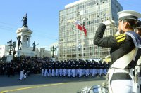 Más de 2000 efectivos de las Fuerzas Armadas y de Orden y Seguridad rindieron honores a los Héroes de Iquique en Valparaíso