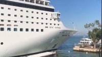 ¡Que no pase en Chile! Crucero choca contra embarcación y muelle en el corazón de Venecia