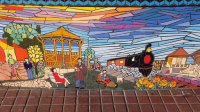 Llamativo mosaico que recrea hitos patrimoniales inauguró Puerto San Antonio en Paseo Bellamar