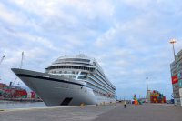 Puerto de Iquique recibió al crucero Viking Sun que busca récord Guinness con vuelta al mundo