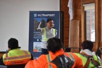 Néstor Apaza entrega su testimonio a trabajadoras y trabajadores portuarios a lo largo de todo Chile