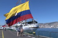 En llamativa formación recalan en Valparaíso participantes de Velas Latinoamérica 2014