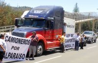 Federación explica razones del paro de camiones iniciado este jueves en la región de Valparaíso.