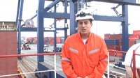 Visitamos la motonave Cóndor una moderna unidad de Naviera Ultranav donde conversamos con varios ingenieros de Marina Mercante que hablan de esta apasionante profesión con pleno empleo y buenas remuneraciones que les ha permitido recorrer el mundo.