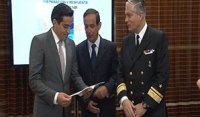 Ministro del Interior, Rodrigo Peñailillo lanzó en el SHOA un manual para enfrentar emergencias de tsunami destinado a toda la comunidad.