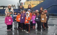 Alumnos de kínder vivieron emocionante experiencia al descubrir el mar en puerto Chacabuco.