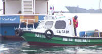 Acompáñenos a navegar en Brisa Marina II, la versatil embarcación que recorre el puerto de Valparaíso recogiendo los desechos que caen al mar.