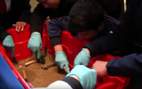 Estudiantes porteños fueron arqueólogos por un día gracias al taller "Yo Soy Arqueólogo" realizado por el Museo de Historia Natural de Valparaíso con el apoyo de Puerto Valparaíso.