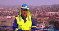 El tesón de Javier Díaz, operador una de las grúas Gantry de TPS, que ha salido adelante luego de perder su casa en el mega incendio que arrasó los cerros de Valparaíso.