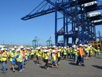 Trabajadores portuarios de Valparaíso exponen el conflicto de los aforos al candidato Brito del Frente Amplio
