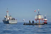 Boya Esmeralda fue devuelta a su lugar tradicional en Iquique tras ser restaurada por la Armada