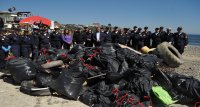 Con un operativo de limpieza en Playa la Boca, la Gobernación Marítima de Valparaíso promueve el respeto y cuidado al Medio Ambiente Acuático