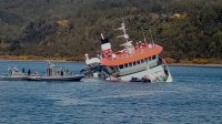 Nave nueva recién llegada al país, se hunde mientras cargaba salmones en el sur de Chile.