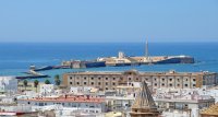 España: La señal del Faro de Cádiz no se verá desde tierra durante una operación de mantenimiento