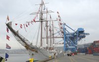 Terminal Pacífico Sur recibió a la Esmeralda y Sebastián El Cano que integran la flota de "Velas Sudamérica 2018" en homenaje al Bicentenario de la Armada de Chile.