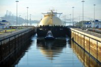 Canal de Panamá levantará restricciones para buques LNG y ofrece capacidad adicional