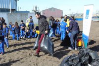 Observadores científicos de IFOP realizaron limpieza de playas en Bahía de San Vicente