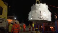 En espectacular operativo que duró varias horas se descarga en el muelle Asimar de Quintero una gigantesca pieza industrial destinada a ENAP.