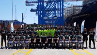 En instalaciones portuarias de TPS toman foto oficial del plantel de Santiago Wanderers con su nueva camiseta.