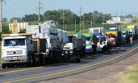 Camioneros anuncian movilización a partir del jueves 15 de noviembre por alza de combustibles.