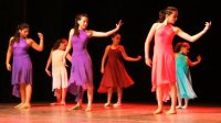 Aclamación general de V Gala de Danza de Escuela de Renato Montoya patrocinada por Puerto San Antonio.