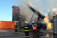 Bomberos controló incendio de grúa portacontenedores en ITI