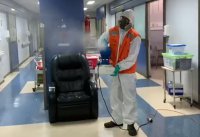 Puerto San Antonio realiza operativo de sanitización en Hospital Claudio Vicuña para prevenir contagios de coronavirus.