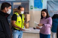 Puerto San Antonio entrega equipamiento médico a personal de Cesfam local