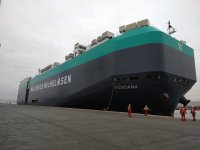 Vehículos llegan a Bolivia a través de puertos de Arica e Iquique