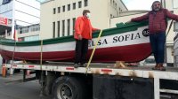 Llega a Valparaíso el último bote ballenero de Juan Fernández que fue restaurado por el armador Reinaldo Rojas.