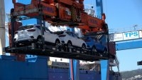 TPS se transforma en el primer terminal del mundo en descargar automóviles con el sistema de plataformas tipo flat rack