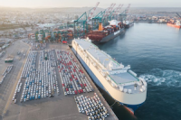 Ian Taylor agencia nave con récord anual de descarga de vehículos en Chile