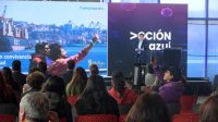 Inauguran el Festival Internacional Acción Azul, impulsado por el líder de Waterman, Gonzalo Lazo e inspirado en el escritor belga Gunter Pauli presente en el evento.