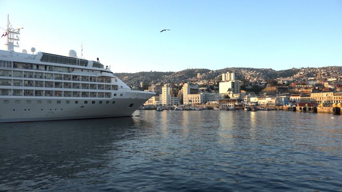 Crucero Silver Wind con destino a la Antártica, recaló por primera vez en Valparaíso atendido por TPS.