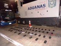 Aduanas intercepta bus con 55 kilos de cocaína