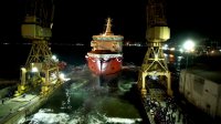 Lanzan al mar el primer rompehielos construido en Chile.