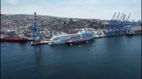 El crucero de lujo Silver Moon que realiza una gira mundial recaló en Terminal Pacífico Sur Valparaíso.