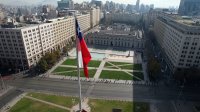 En la Plaza de la Ciudadanía se realizó la ceremonia de Izamiento de la Gran Bandera en honor a las Glorias Navales.