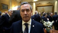 Repudio a robo de espada de Prat en conmemoración de las Glorias Navales.