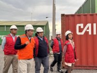 Alcaldesa de San Antonio visita por primera vez Puerto Columbo