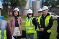 Subsecretario de Transportes y alcaldesa Constanza Lizana visitaron las obras del nuevo regulador de frecuencia de camiones que construye Puerto San Antonio