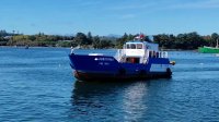 En el muelle de Naviera Paredes en Puerto Montt, bautizan la barcaza Agustinas de Copec.