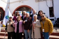 Puerto San Antonio y municipalidad impulsan entrega de credenciales para que 600 adultos mayores accedan fácilmente a la tarifa rebajada en la locomoción colectiva