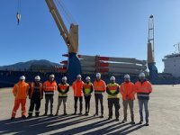 Ultraport Chacabuco concreta inédita descarga de aerogeneradores para parque eólico en Coyhaique